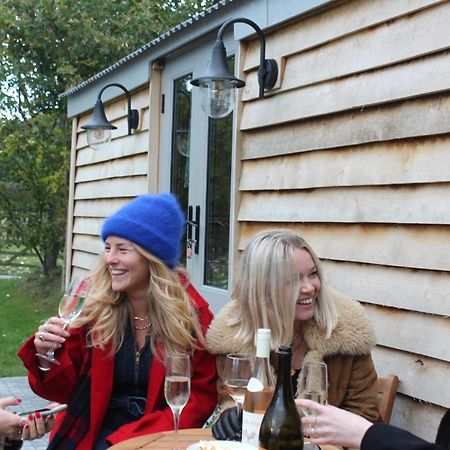 Luxury Shepherds Hut - The Moorhen By The Lake ยอร์ค ภายนอก รูปภาพ