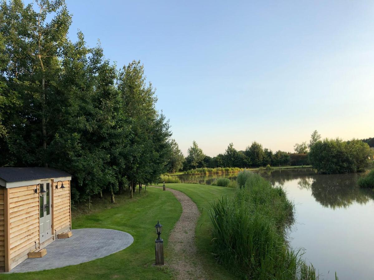 Luxury Shepherds Hut - The Moorhen By The Lake ยอร์ค ภายนอก รูปภาพ